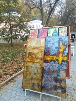 есть и современные...