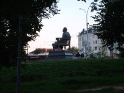 Памятник Лескову