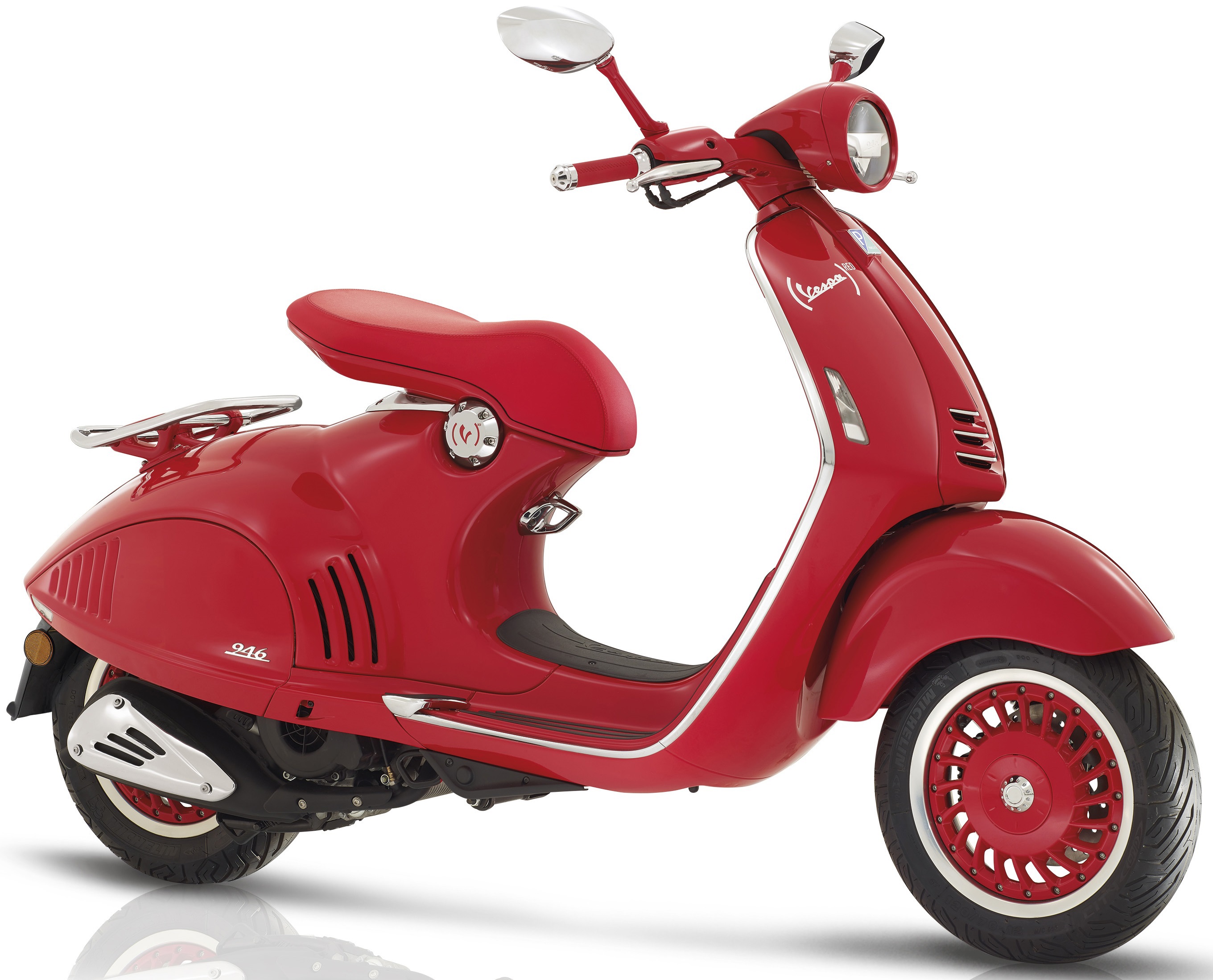 Скутер старый. Vespa 946 Red. Мотороллер Италия Vespa. Скутер Piaggio Vespa. Vespa мотороллер 2021.