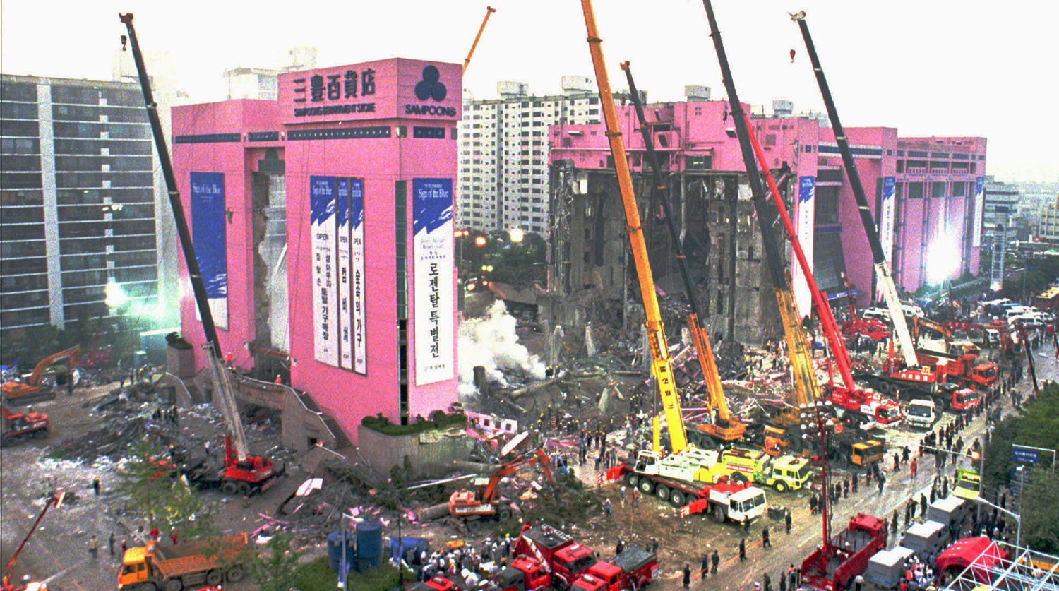 Торговый центр Sampoong, Сеул, Южная Корея, 29 июня 1995 года. Торговый центр Sampoong, Сеул, Южная Корея. 1995 Южная Корея обрушение торгового центра. Обрушение торгового центра Сампун Южная Корея.