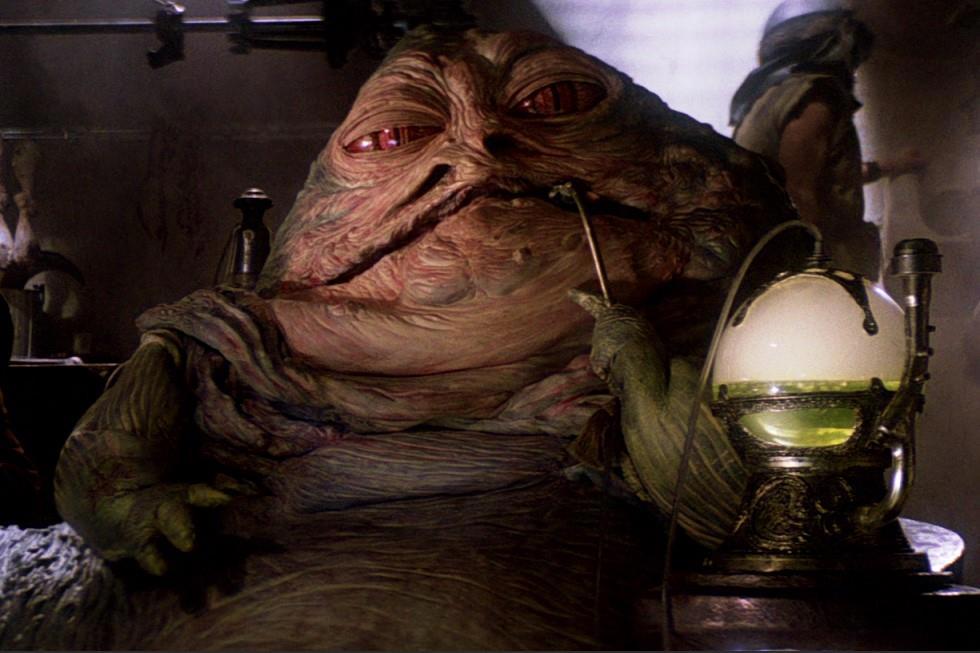 Сочи. Лето. Вы в кальянной ждёте, когда вам принесут шашлык из свинины, XXL-бургер с большой картошкой фри, молочный коктейль, четыре кусочка торта и лёгкий салат из овощей.