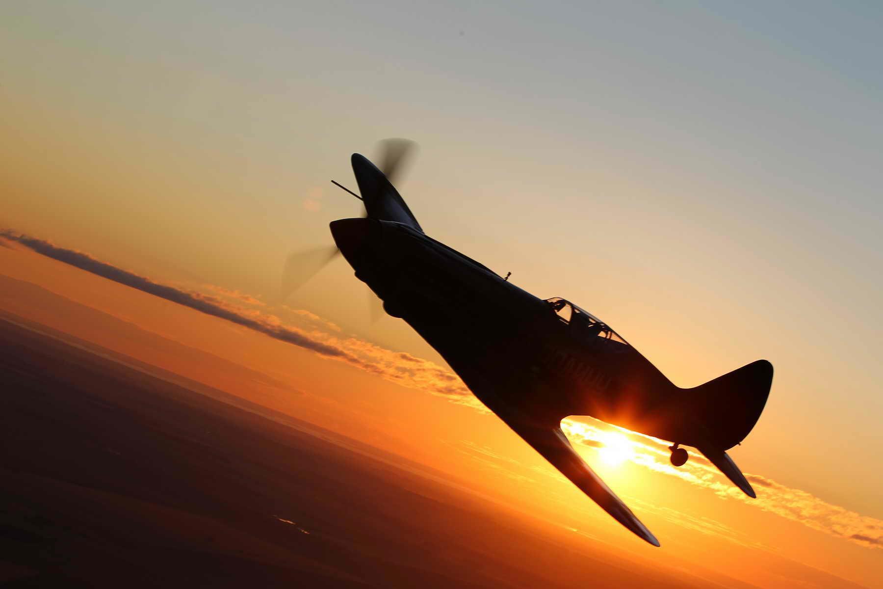 Истребители реклама. Самолет истребитель миг 3. Миг-3 истребитель фото. Военный самолет на закате. Красивый самолет.
