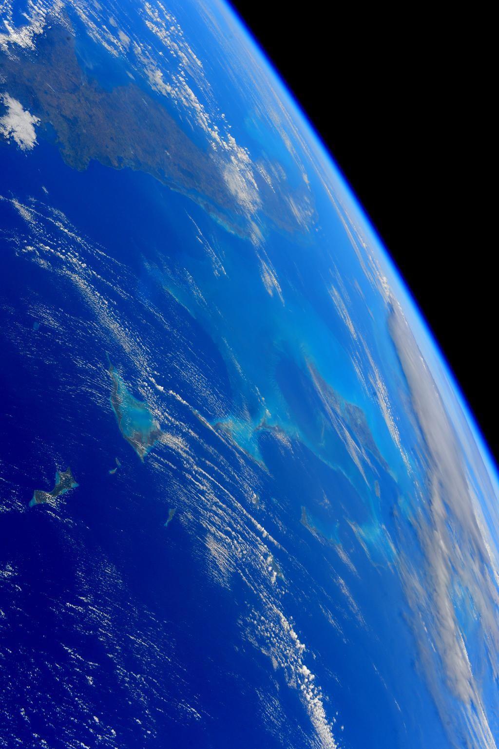 Какого цвета земля из космоса. Вид земли из космоса. О земле и космосе. Красивый вид земли из космоса. Вид нашей земли из космоса.