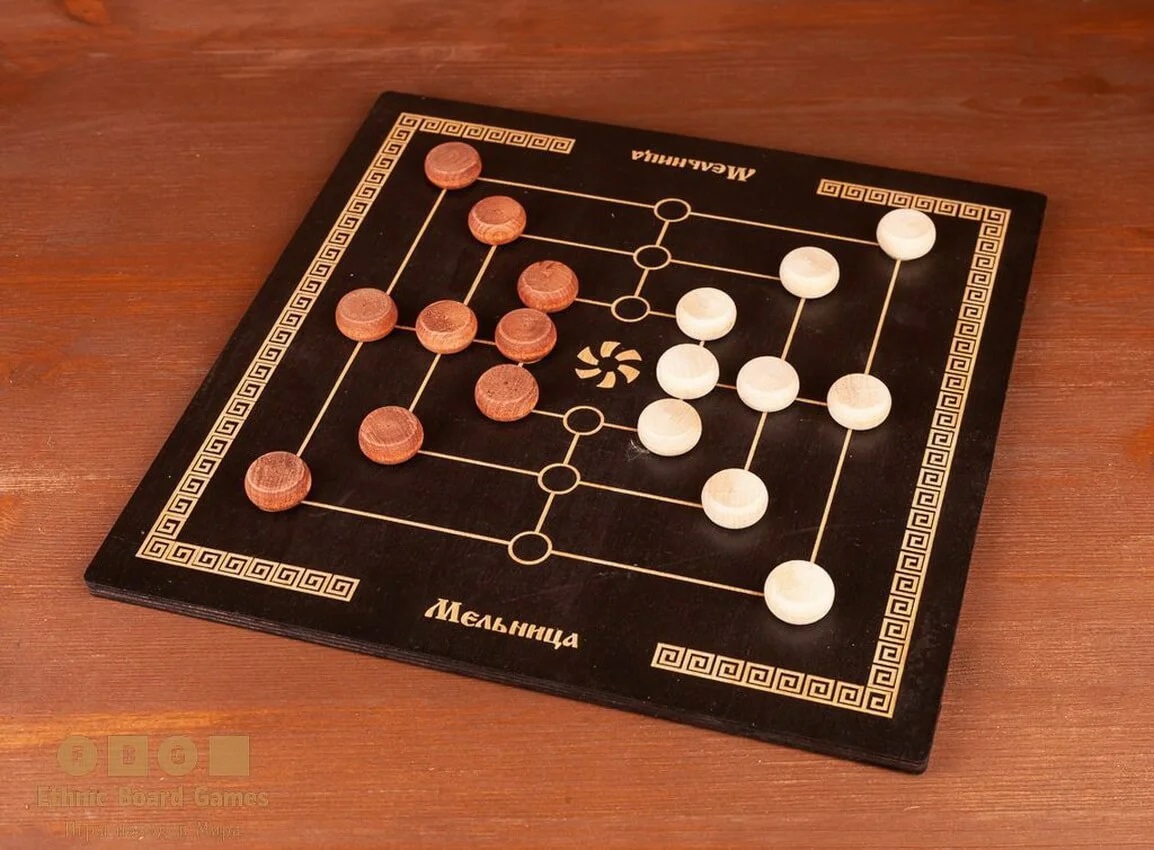 Игра черно белыми фишками как называется. Древние настольные игры. Славянские настольные игры. Древние славянские игры настольные. Древнеславянские настольные игры