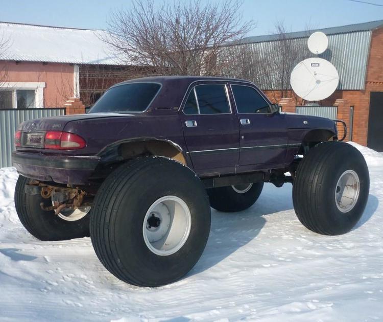 Самые большие колеса. Огромные колеса. Что такое бигфут монстр трак машинка. Ваз 2110 бигфут. Монстр трак белаз.