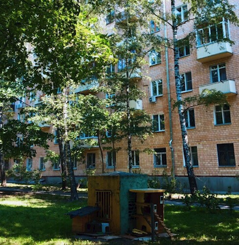 Обложка произведения Людям свойственно понимать тех, кто задаёт им вопросы