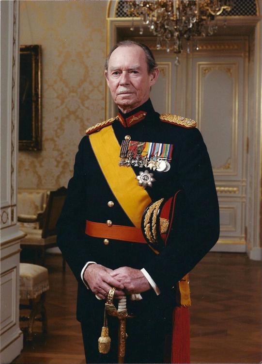 королева максима нидерланды коронация. мухаммад v келантан султан. короля малайзии мухаммада v фариса. королева максима нидерланды коронация. отречение монарха.