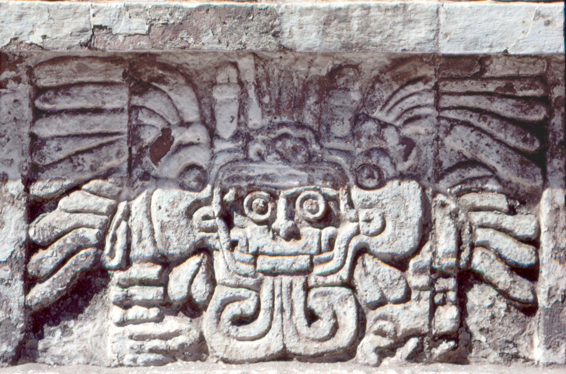 Произведение майя. Майя, тольтеки, Ацтеки. Кетцалькоатль Ацтекские каменные барельефы. Кетцалькоатль ацтеков искусство. Фрески Майя Чичен ица.
