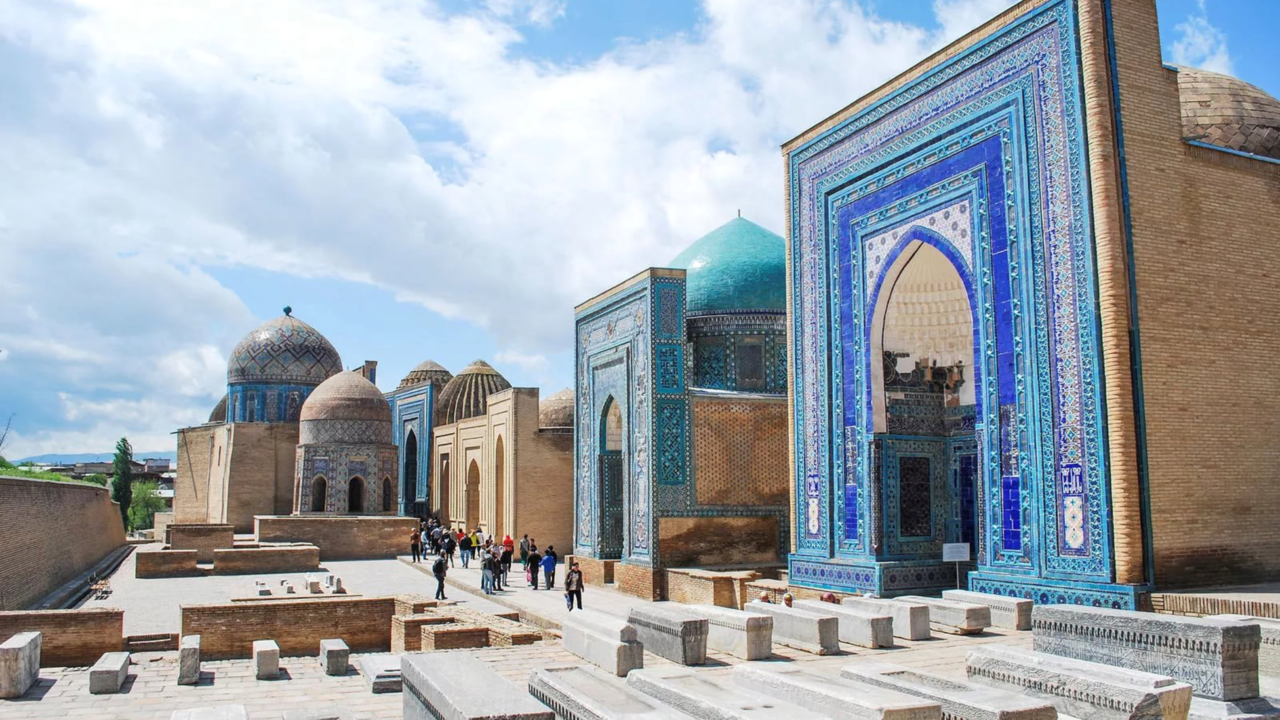 Samarqand malumot. Самарканд ворота Тамерлана. Музей истории Тимуридов в Ташкенте. Ансамбль шахи зинда Самарканд. Мемориальный комплекс шахи зинда.