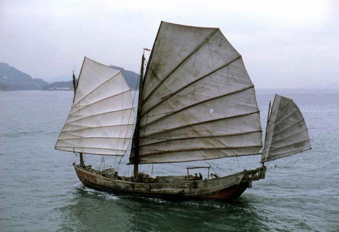 Китайская лодка 6 букв. Китайские джонки 19 век. Китайский парусник Джонка. Парусное судно Джонка. Японская Джонка.