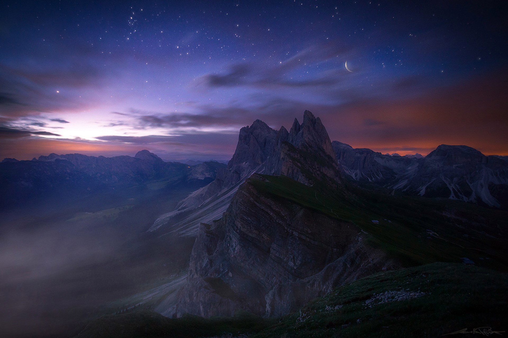 Midnight mountain. Горы ночью. Вечер в горах. Лунный пейзаж горы. Ночной горный пейзаж.