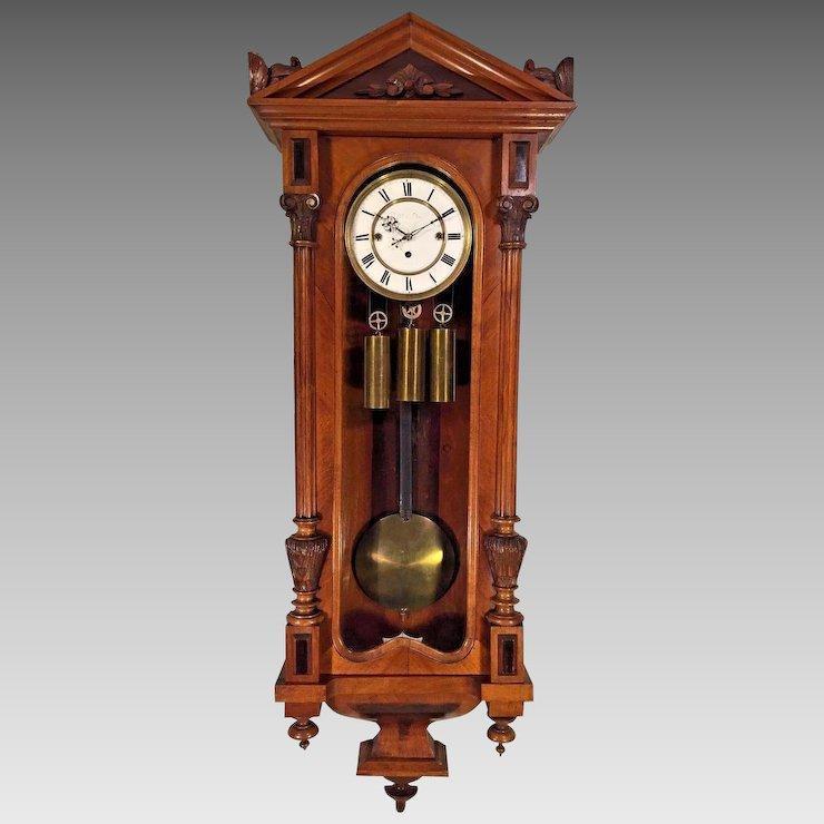 Маятник старых часов. Часы с маятником Галилео. Галилео Галилей маятниковые часы. Часы Гюйгенса с маятником.