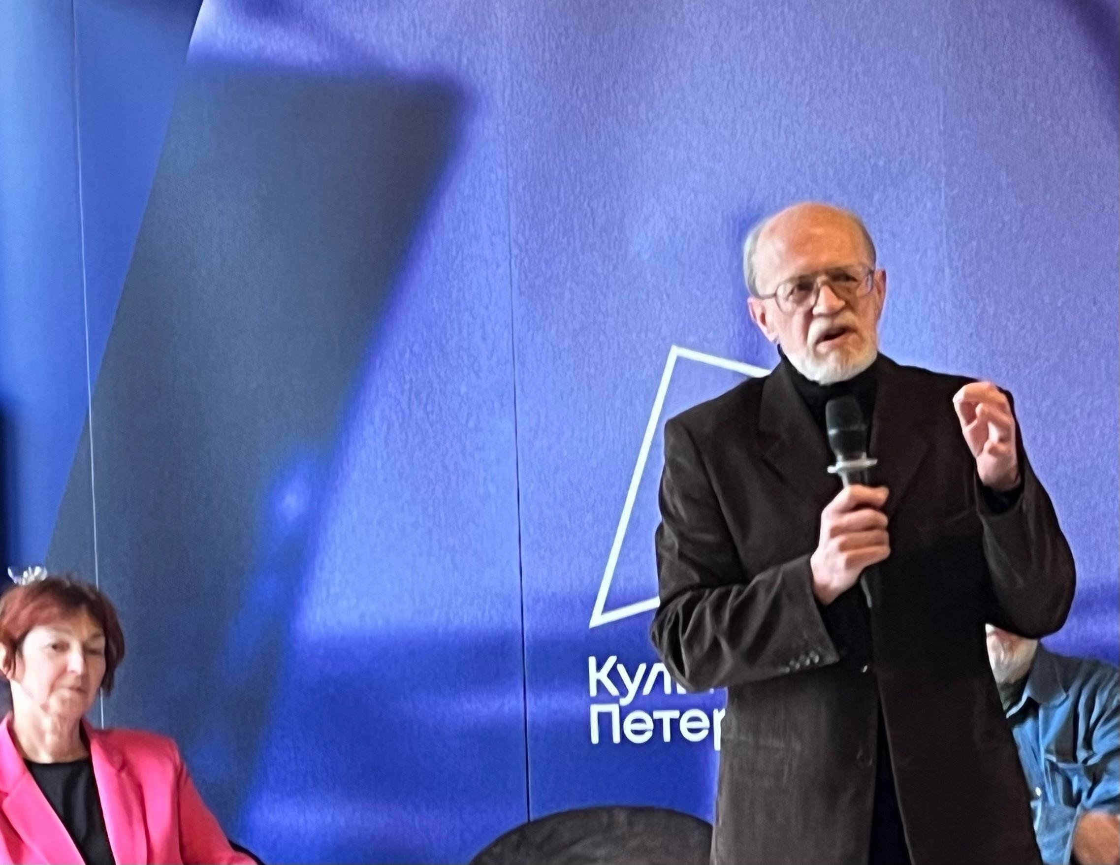 Выступает Юлия Карасева