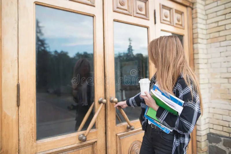 Обложка произведения Не в ту дверь