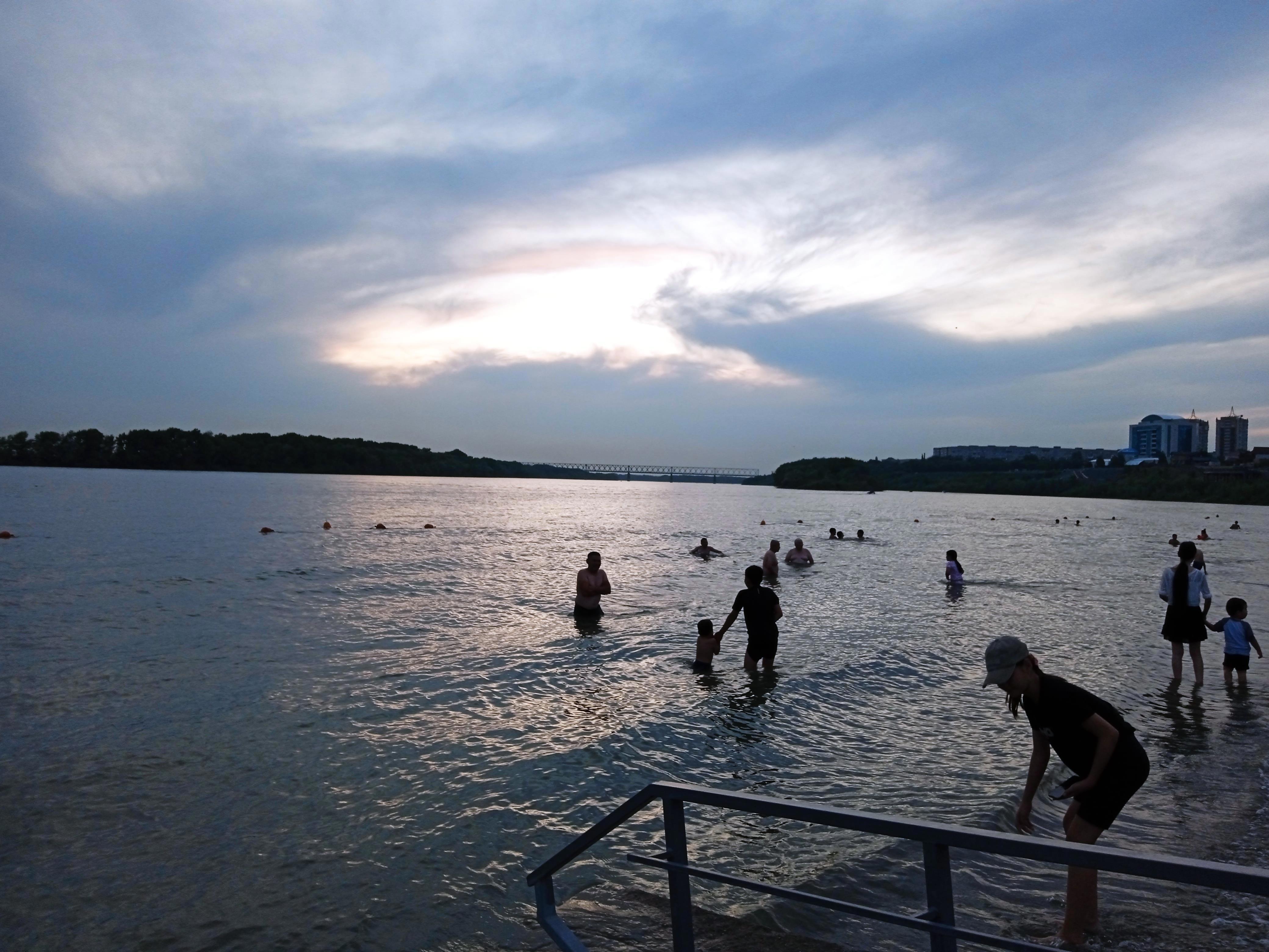Вечерняя набережная Павлодара — место встреч и музыки! - Виктор Агеев-Полторжицкий