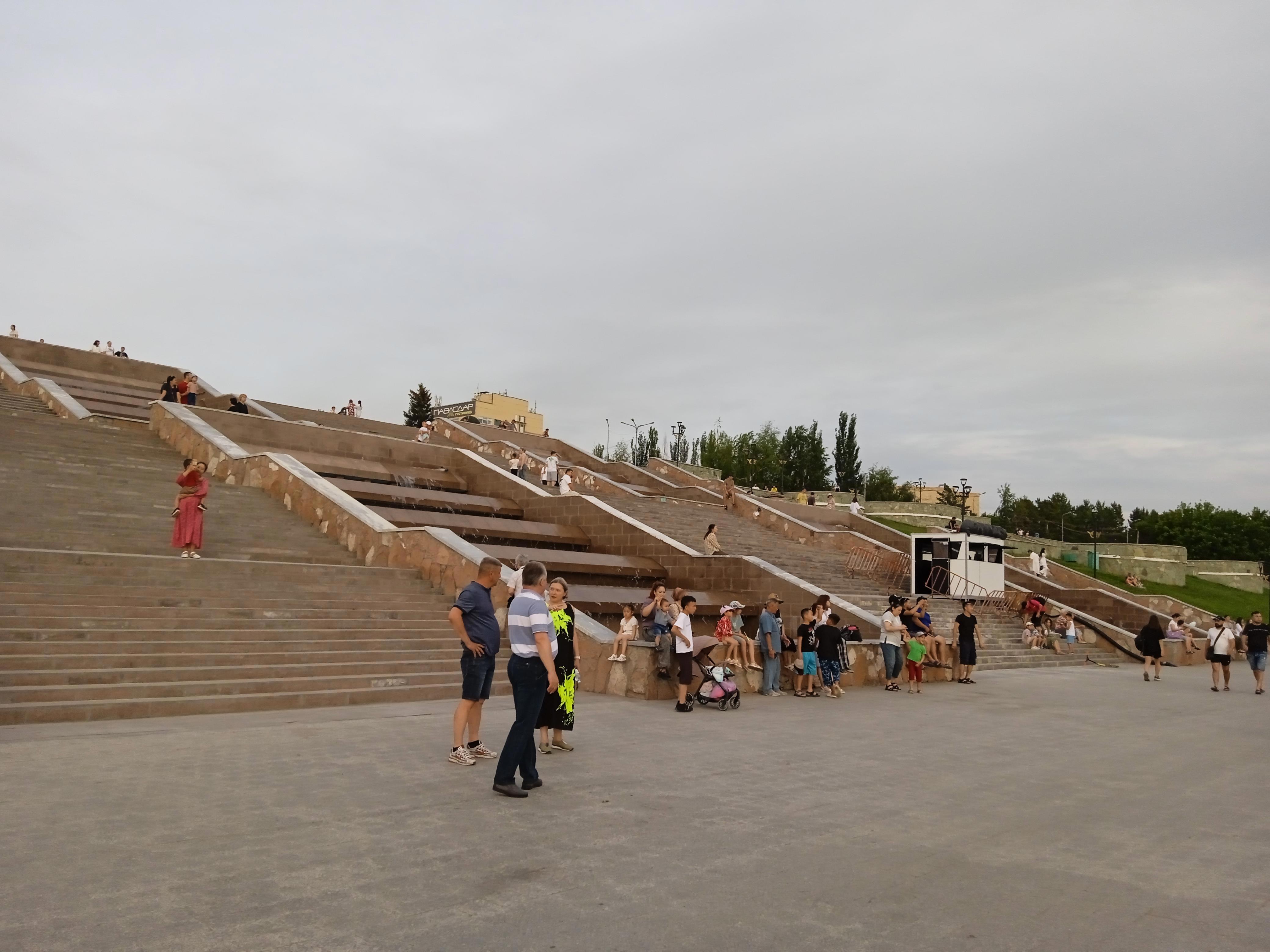 Вечерняя набережная Павлодара — место встреч и музыки! - Виктор Агеев-Полторжицкий