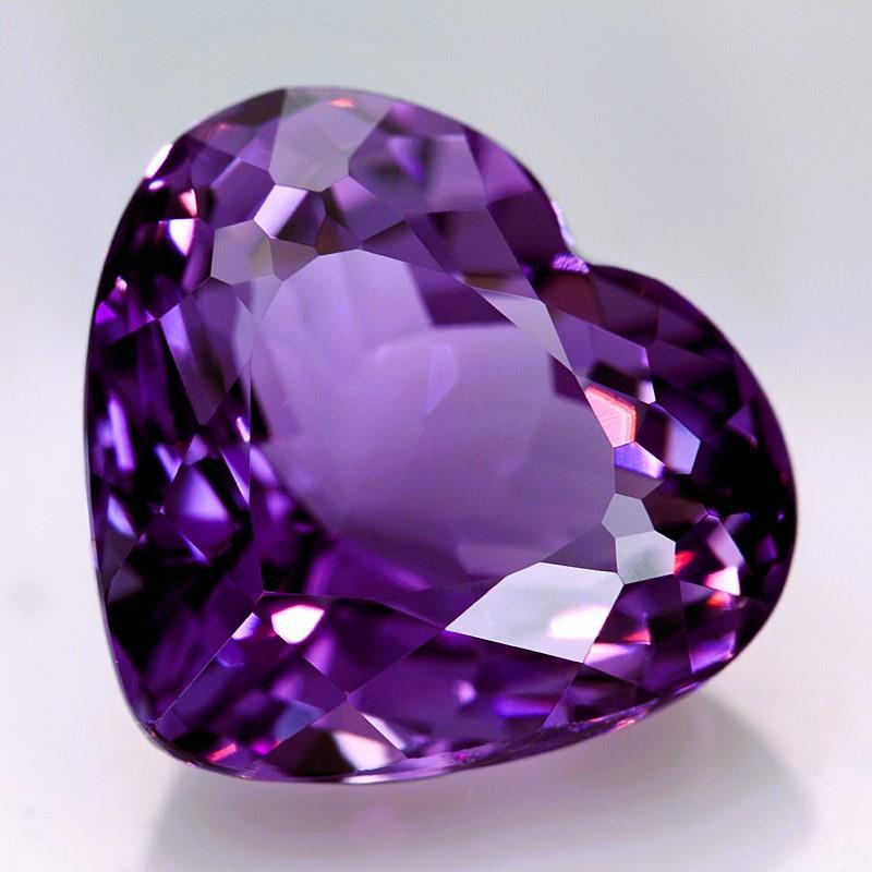 Аметист. Огранка "сердце". Фото из интернета.