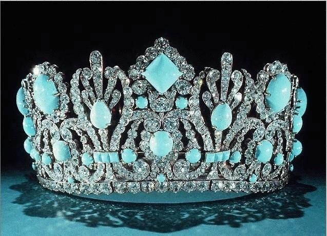 Тиара императрицы Франции, супруги Наполеона Бонапарта - Марии Луизы. Фото из интернета