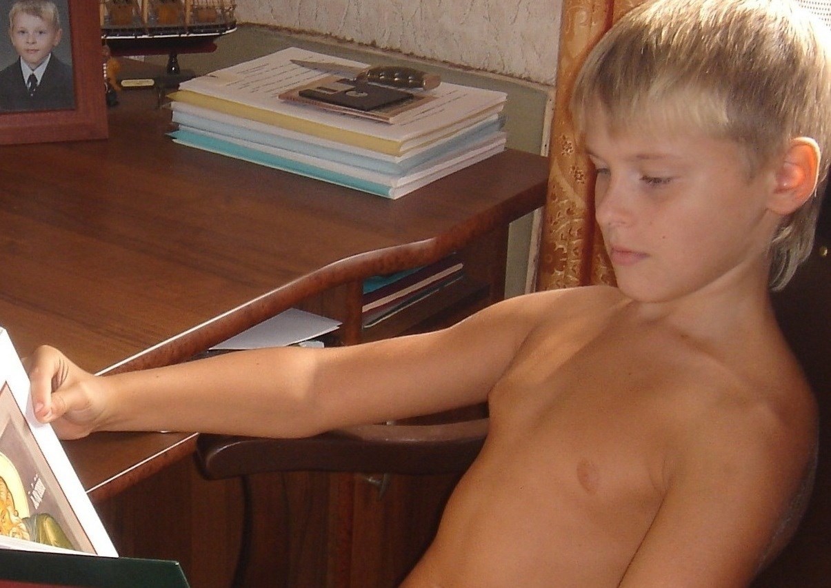 Обложка произведения Полюби книгу, сынок...