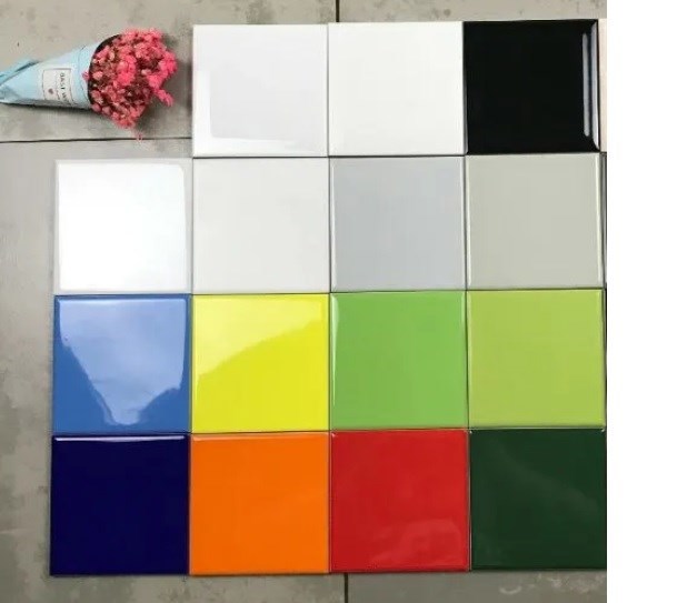 Обложка произведения У меня настенная плитка в ванной отскочила