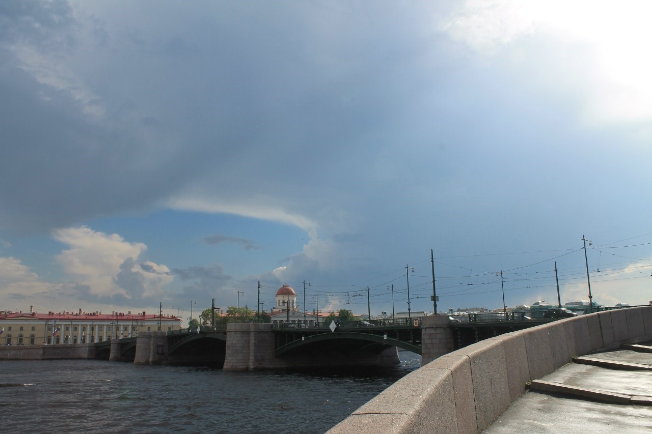 Обложка произведения Дух города и отраженья ртути