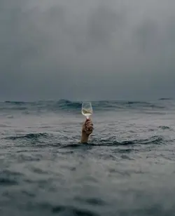 Ну, бокал,- за упокой