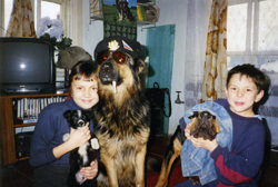 Чак с племяшками и...