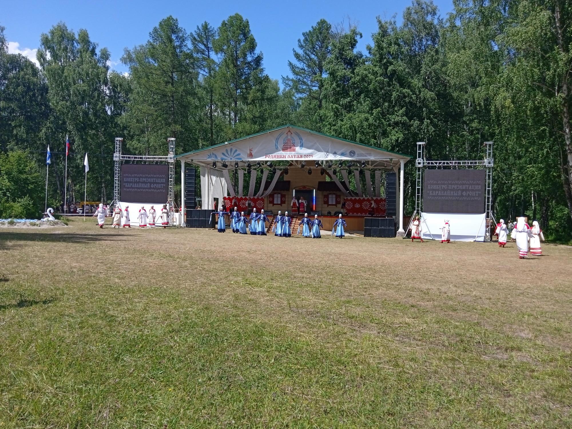 Главная сцена и душа фестиваля: «Каравайный фронт» - Виктор Агеев-Полторжицкий