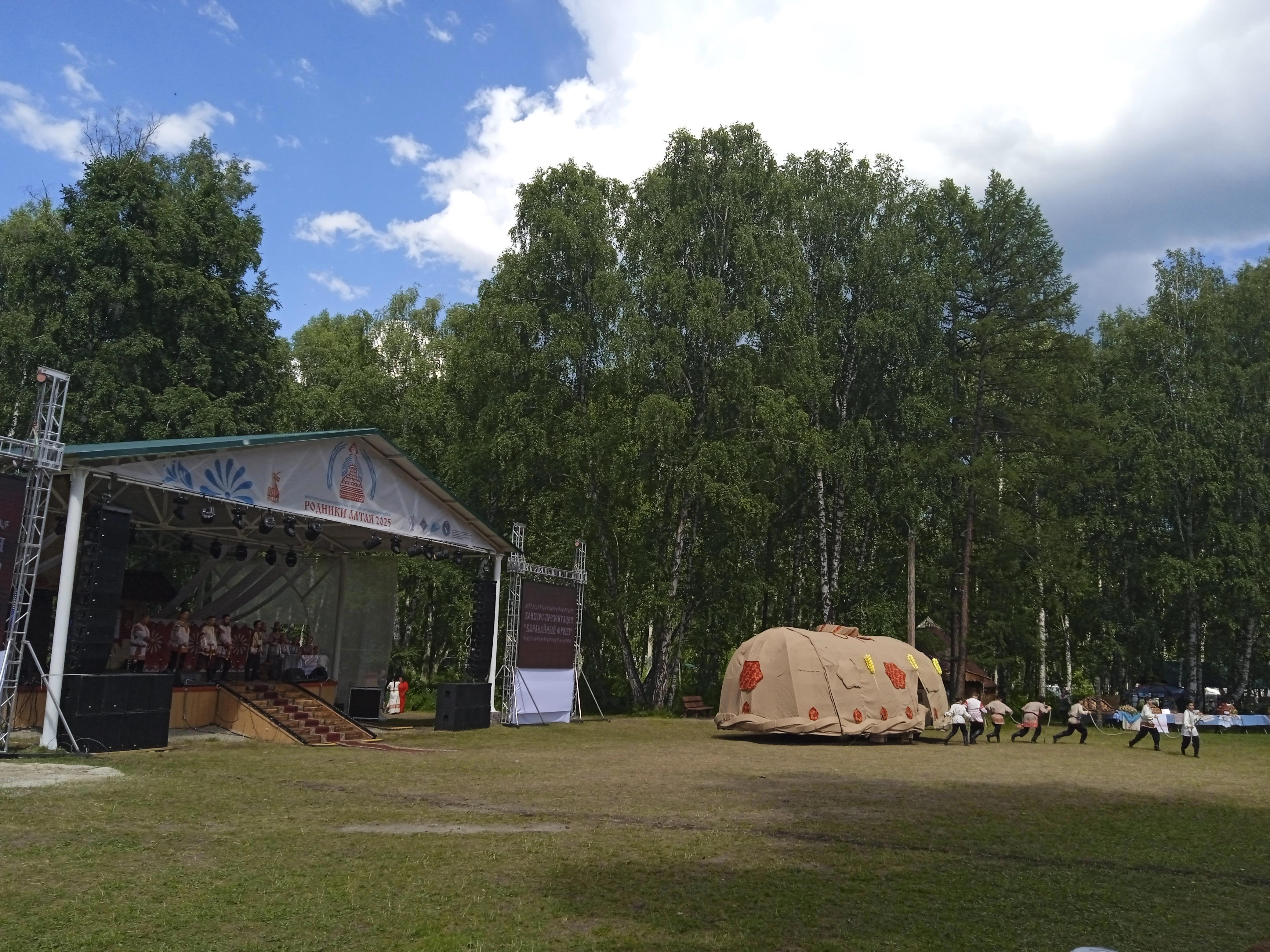 Главная сцена и душа фестиваля: «Каравайный фронт» - Виктор Агеев-Полторжицкий