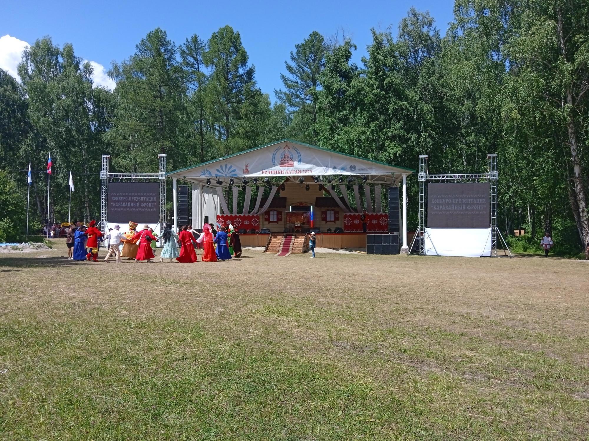 Главная сцена и душа фестиваля: «Каравайный фронт» - Виктор Агеев-Полторжицкий