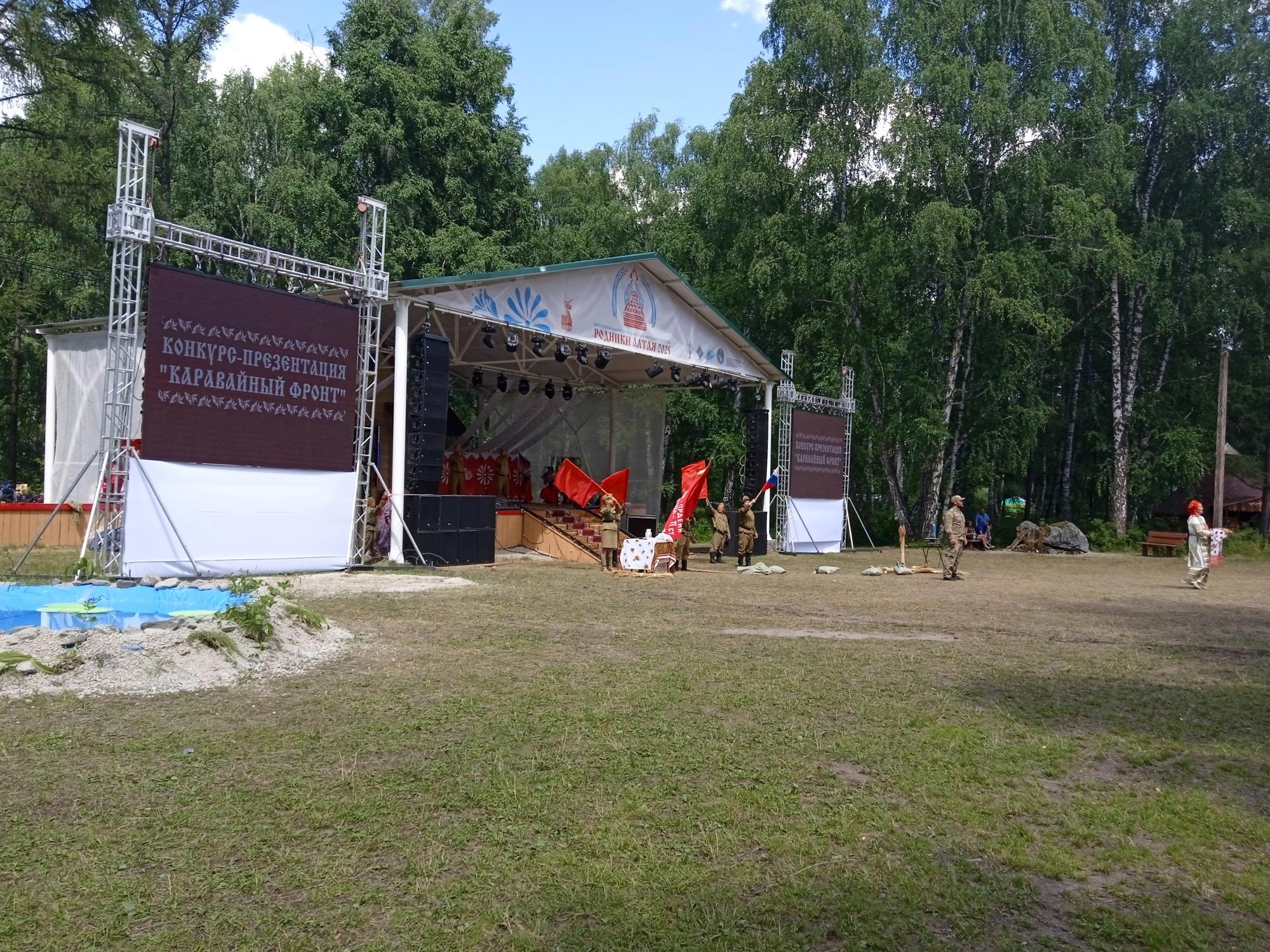 Главная сцена и душа фестиваля: «Каравайный фронт» - Виктор Агеев-Полторжицкий