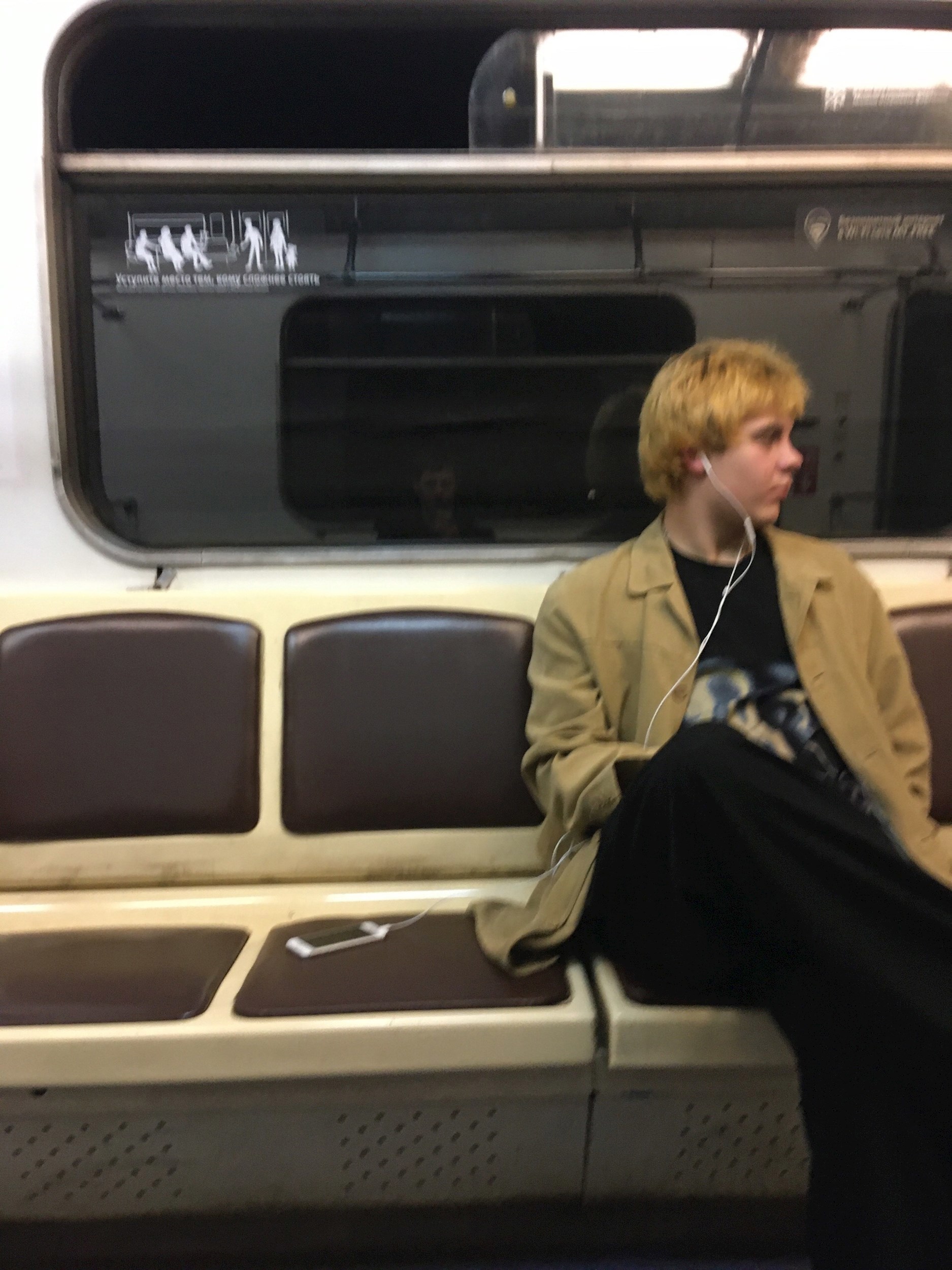 Обложка произведения Далеко