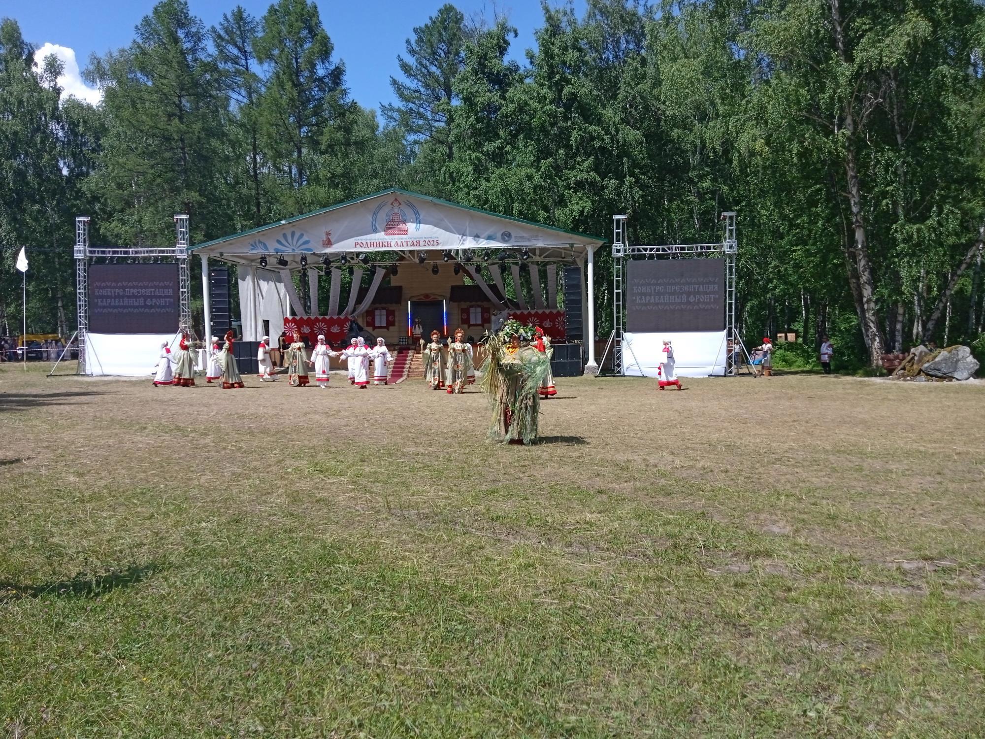 Главная сцена и душа фестиваля: «Каравайный фронт» - Виктор Агеев-Полторжицкий