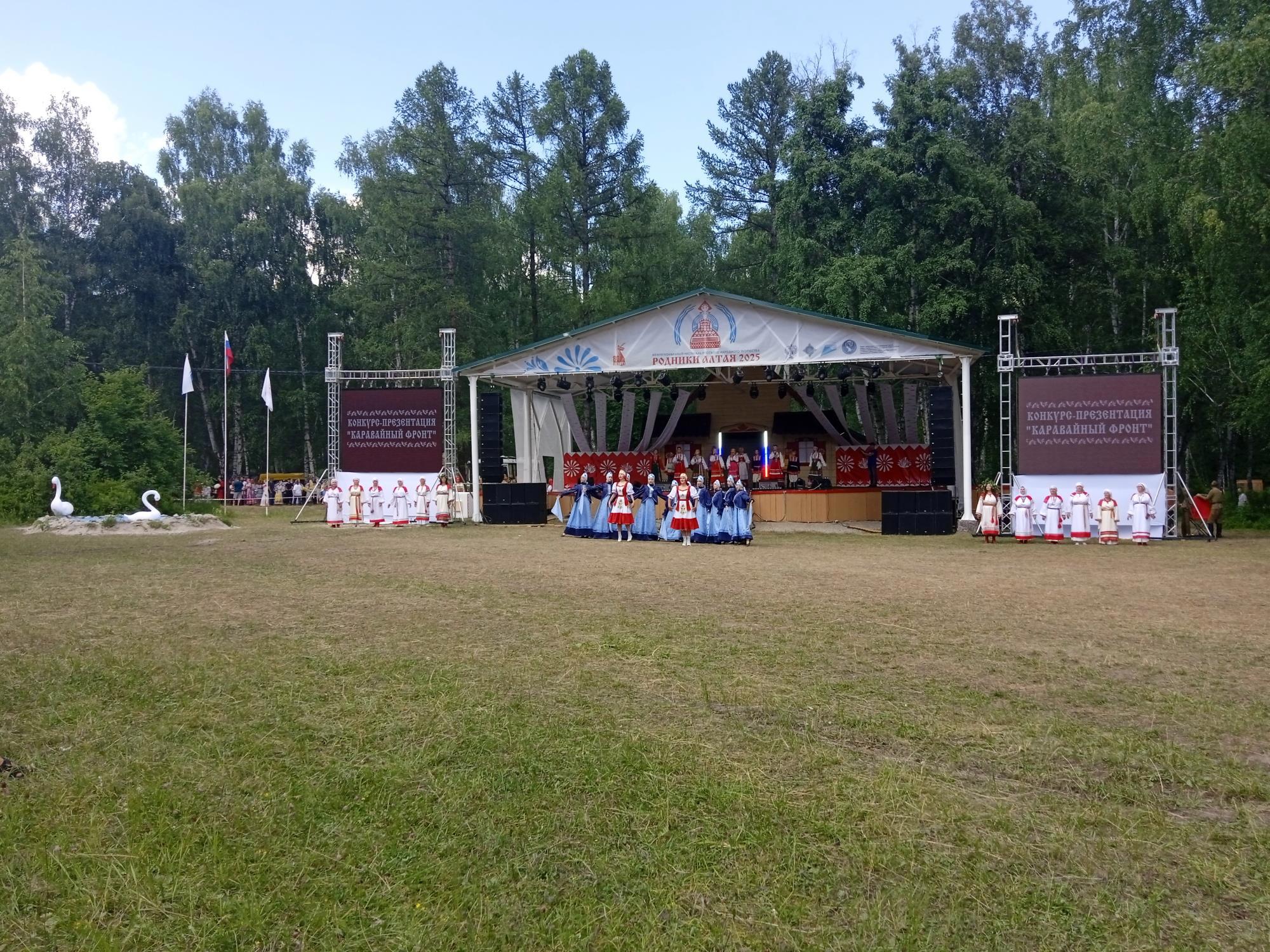 Главная сцена и душа фестиваля: «Каравайный фронт» - Виктор Агеев-Полторжицкий