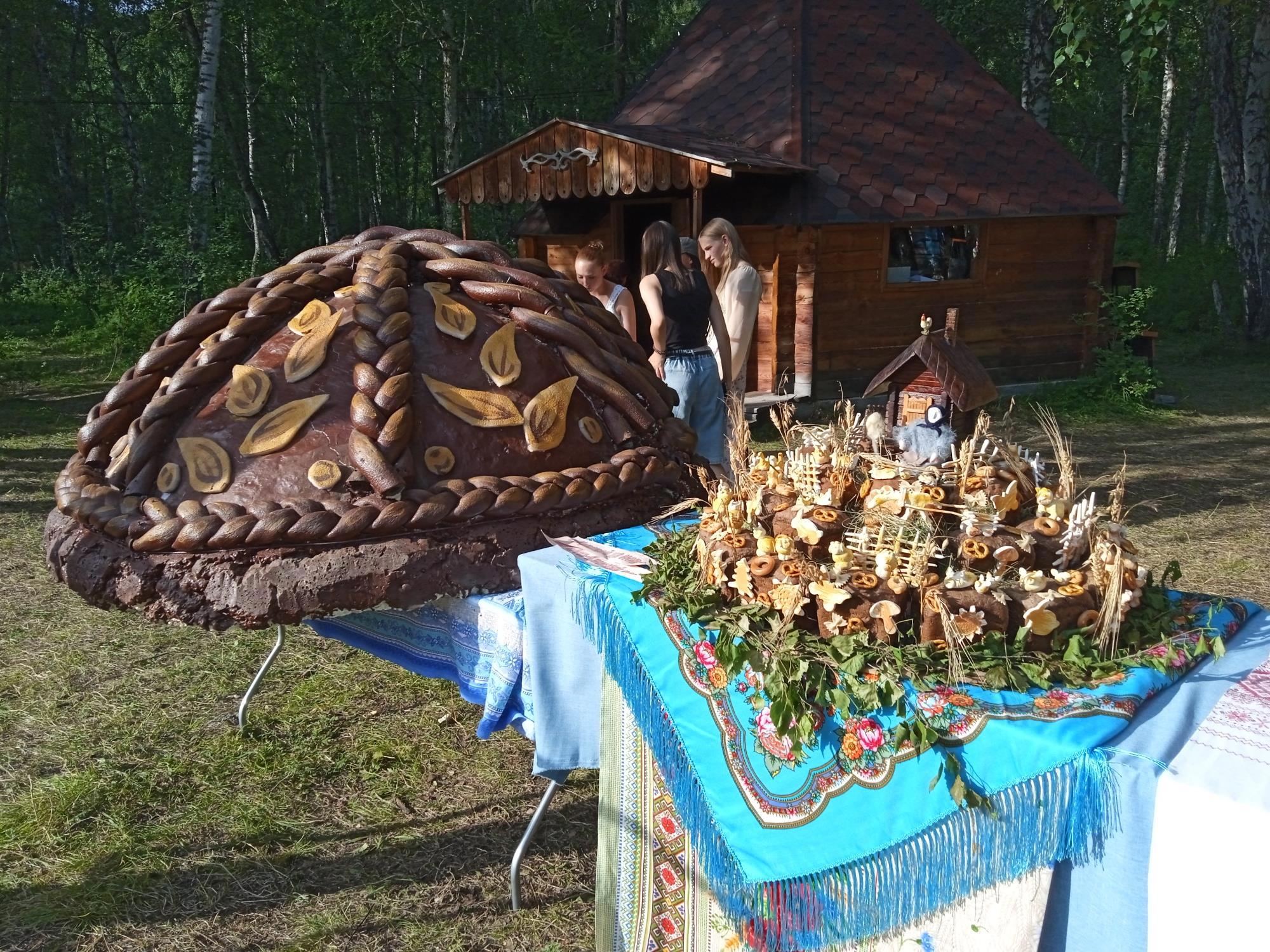 Галерея хлебных вселенных: «Каравайный фронт» крупным планом - Виктор Агеев-Полторжицкий