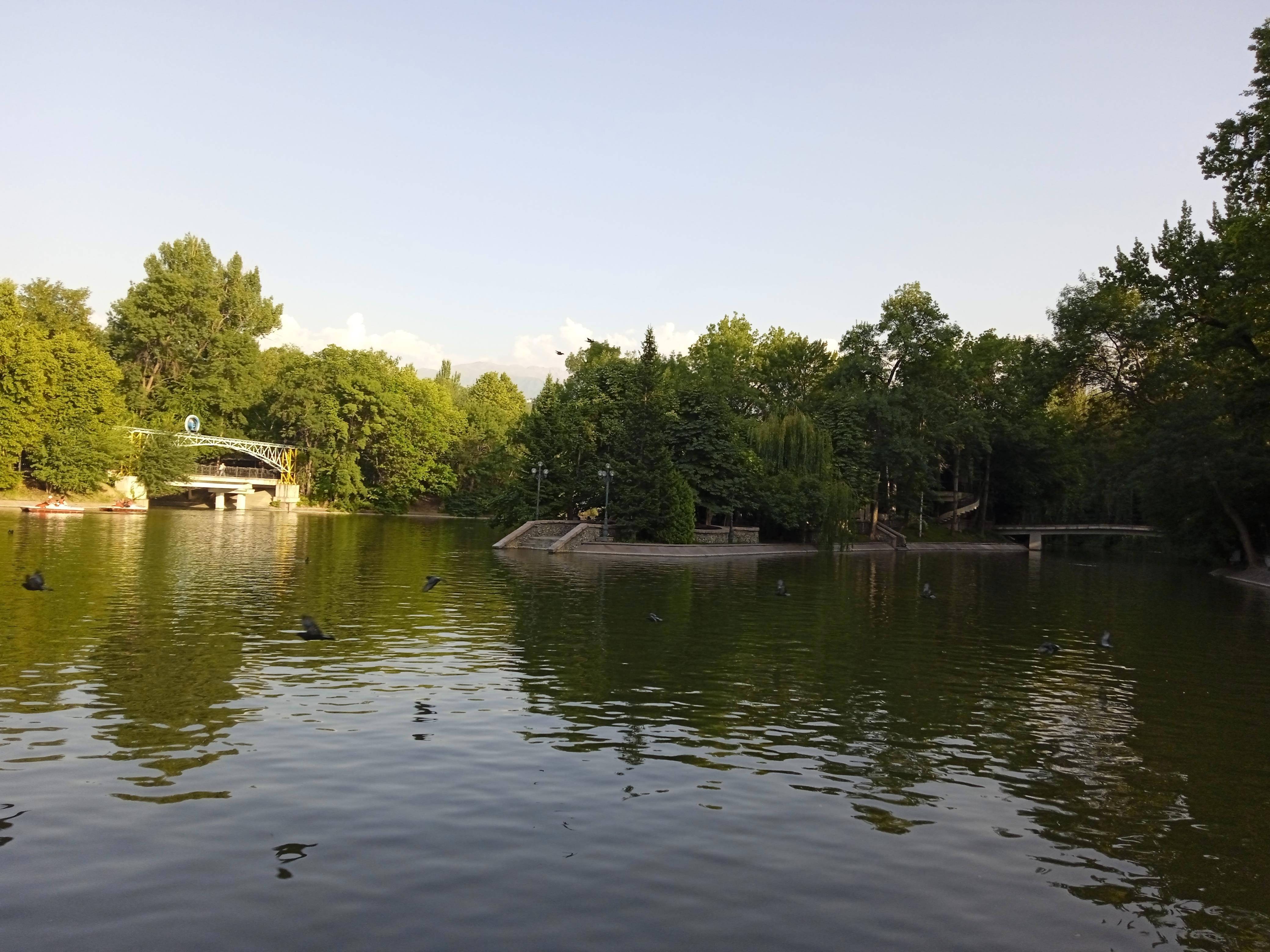 Алматы: где вода рисует покой, а время плывет на катамаране - Виктор Агеев-Полторжицкий