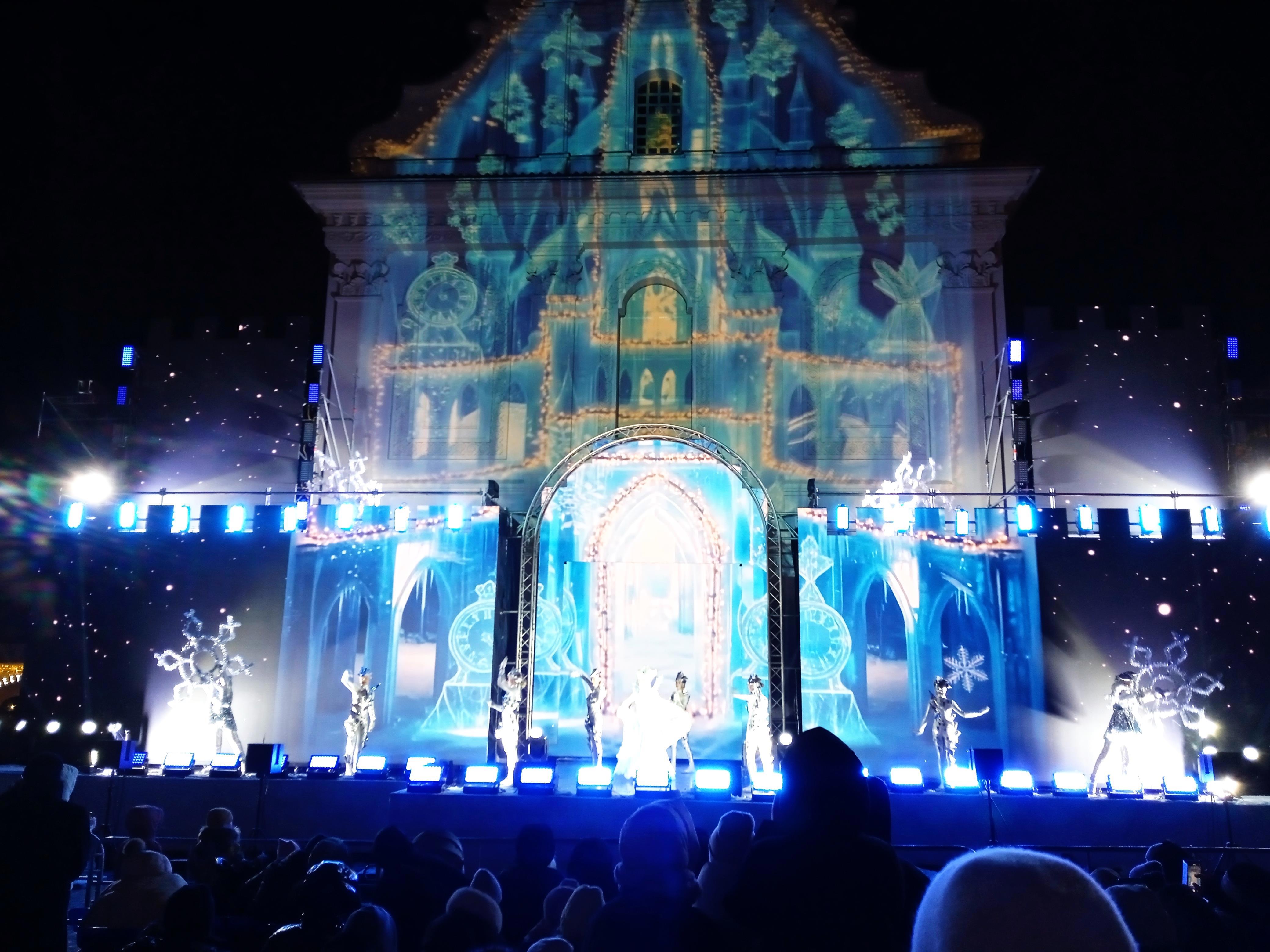 Сказка оживила фасады: в Верхнем городе Минска запустили новогоднее представление с 3D-маппингом - Виктор Агеев-Полторжицкий