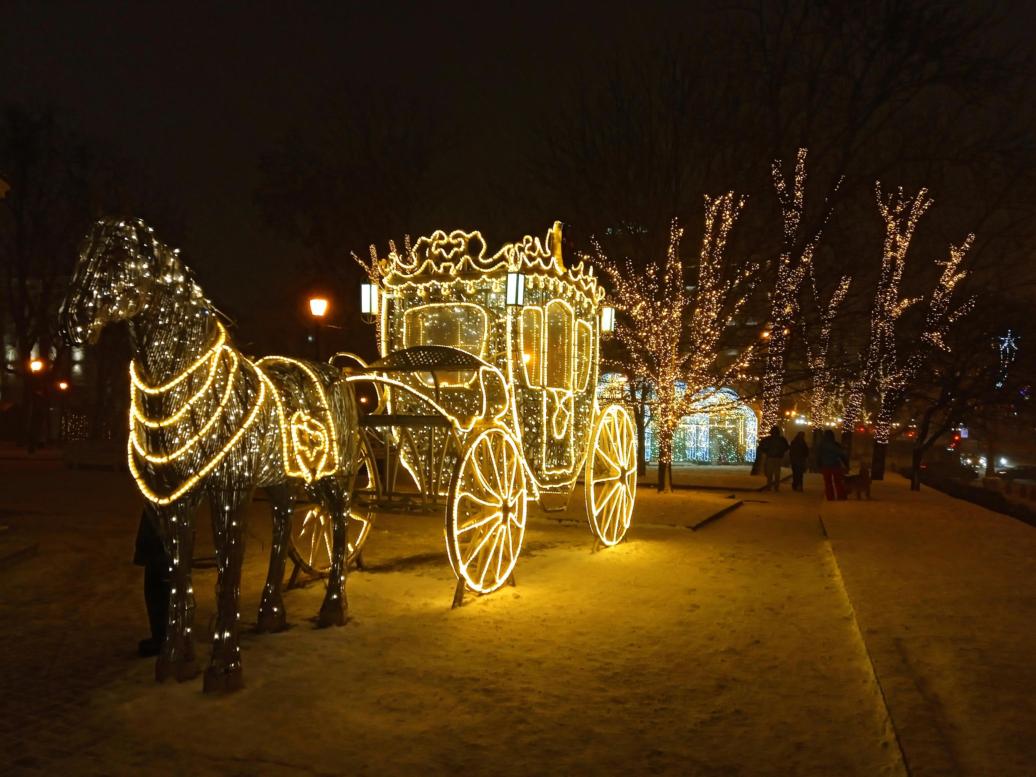 Делюсь с вами другим, не менее важным измерением праздничного Минска — его *световым пульсом*! - Виктор Агеев-Полторжицкий