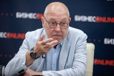 Обложка книги «Я - журналист? Циркач? Телеведущий? Максим Никулица о своём пути Максим Никулица, сын знаменитого Юрия Никулина Сарапул и руководитель цирка»