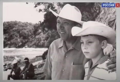 Обложка книги «Кто такой Максим Никулица? Как сложилась судьба сына великого артиста. "Я буду счастлив, если обо мне потом скажут: он был добрый Сарапул»