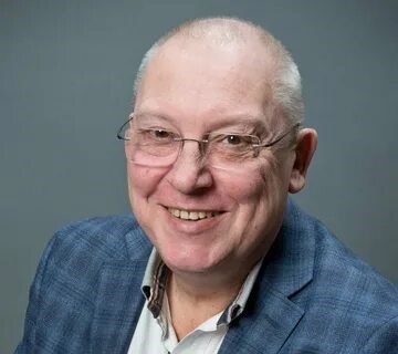 Обложка книги «Кто такой Никулица Максим? Кокого это быть сыном великого артиста? Максим Никулица является художественным руководителем Цирка Никулина на Цветном б»