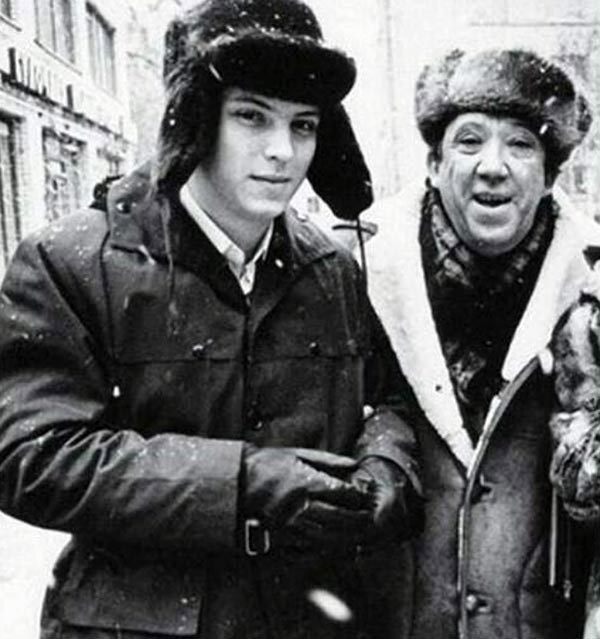 Обложка книги «Я - сын Юрия Никулина. Что известно о Максиме Никулица? Максим Никулица, ныне 68 лет, — сын знаменитого артиста Юрия Никулина, который известен не то»