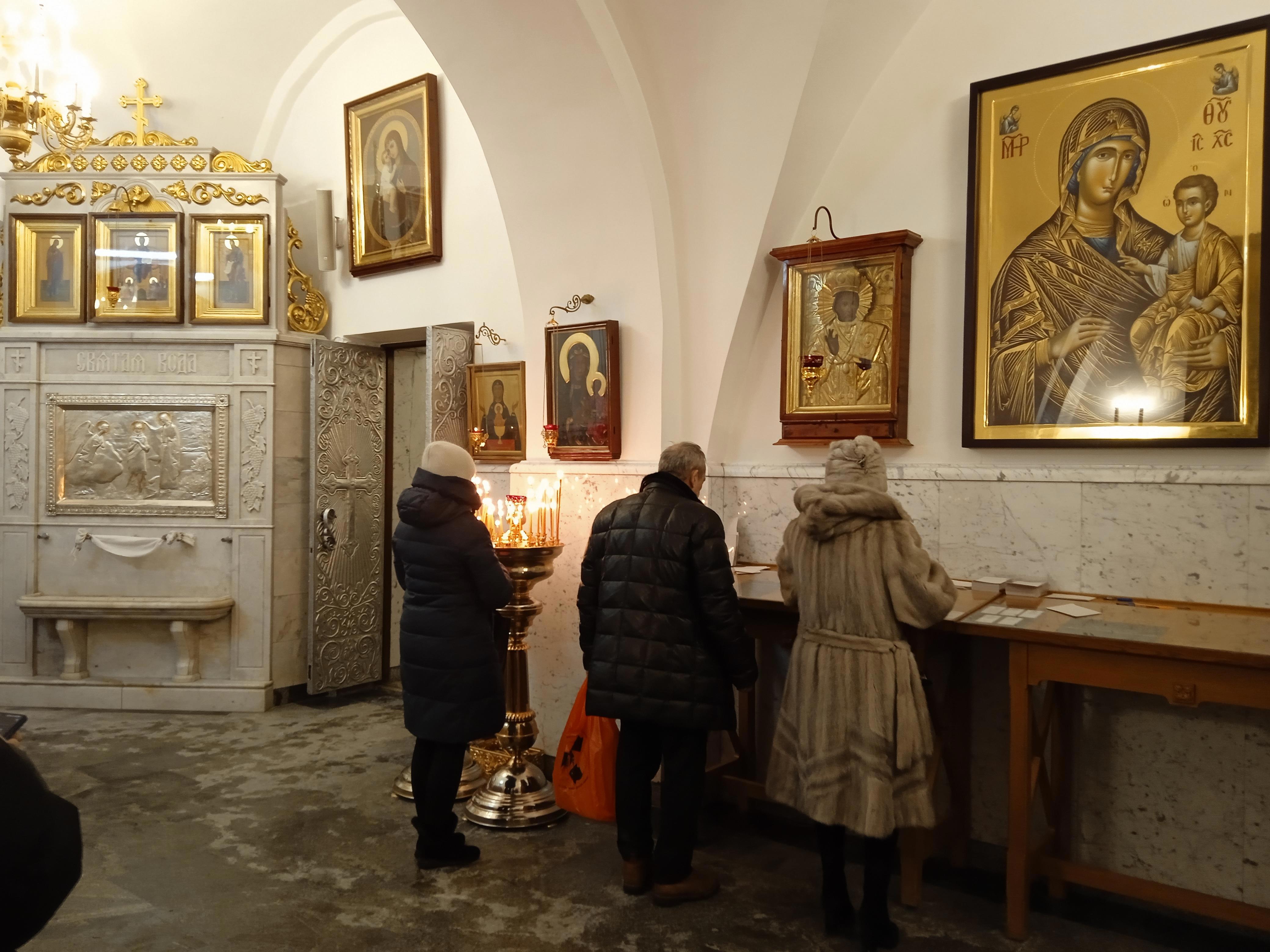 Крещение в полночь: встреча с Историей и Вечностью под сводами Свято-Духова собора - Виктор Агеев-Полторжицкий