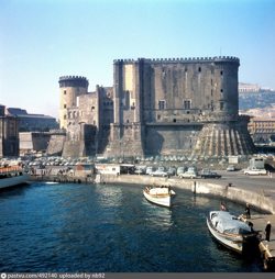 Кастелло Нуово в...