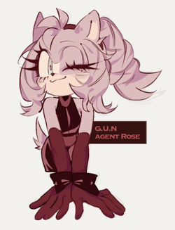 Эми Роуз в форме.