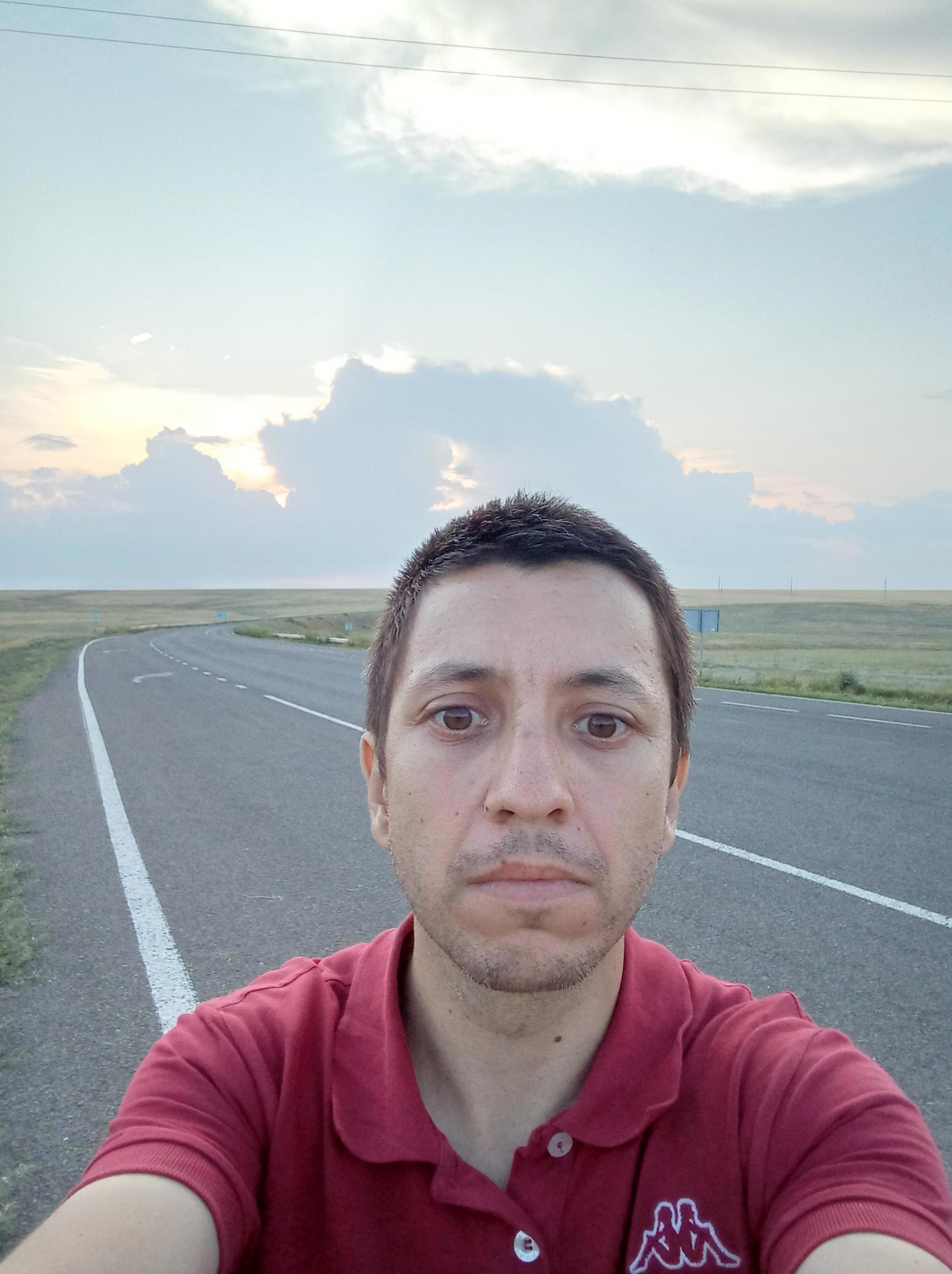 Уральск: степь, автостоп и встреча на краю дороги - Виктор Агеев-Полторжицкий