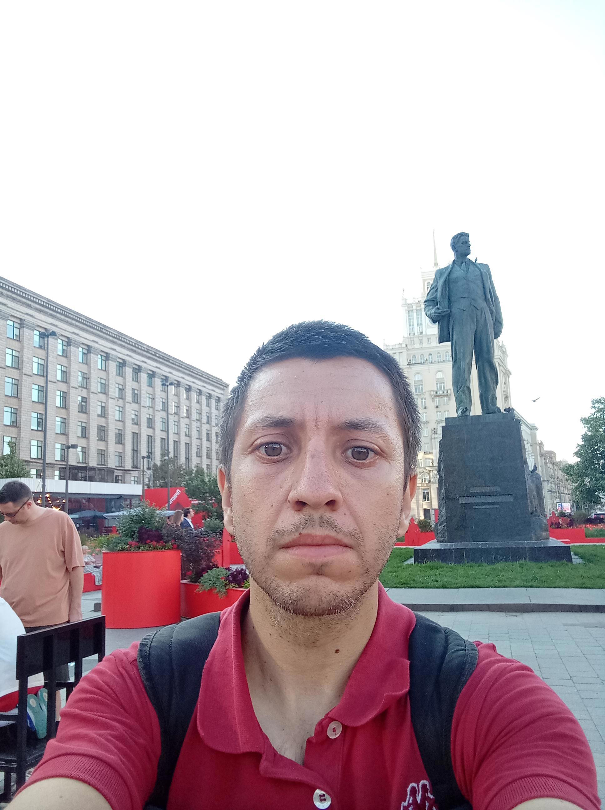 Площадь Маяковского: где ритм города становится поэзией - Виктор Агеев-Полторжицкий