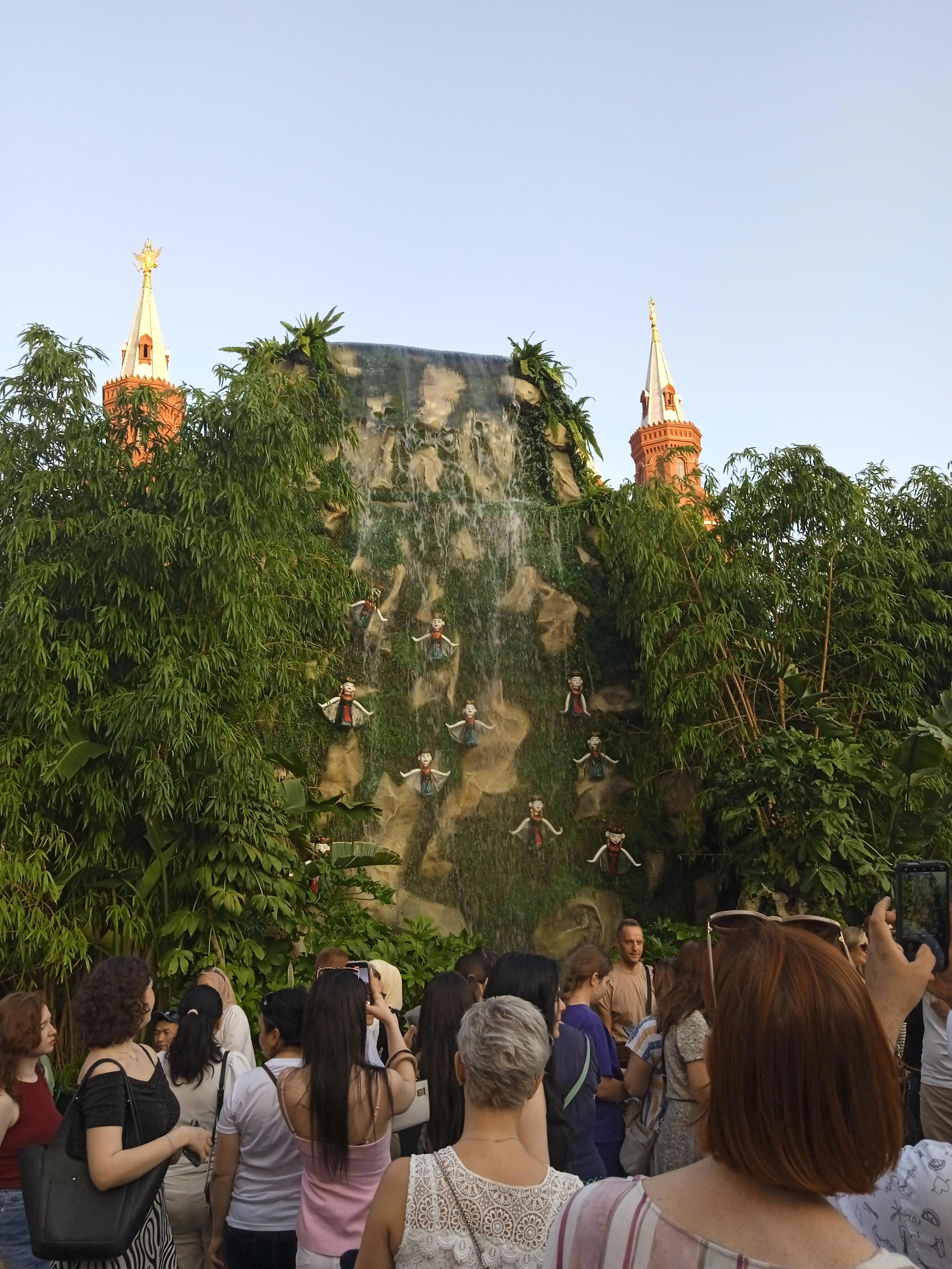 Москва. Фестиваль Вьетнама: где древний ритуал становится диалогом на Манежной - Виктор Агеев-Полторжицкий