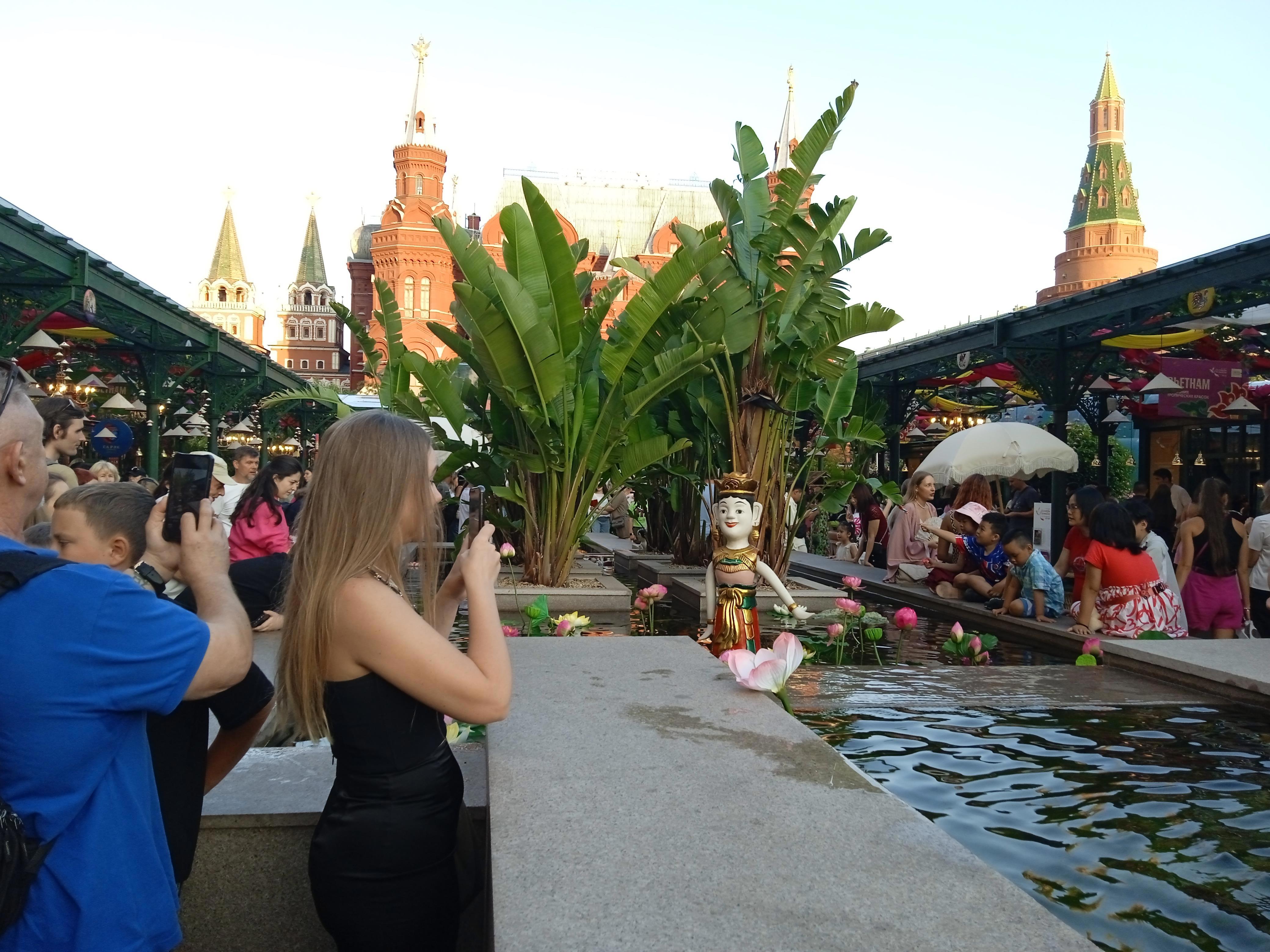 Москва. Фестиваль Вьетнама: где древний ритуал становится диалогом на Манежной - Виктор Агеев-Полторжицкий